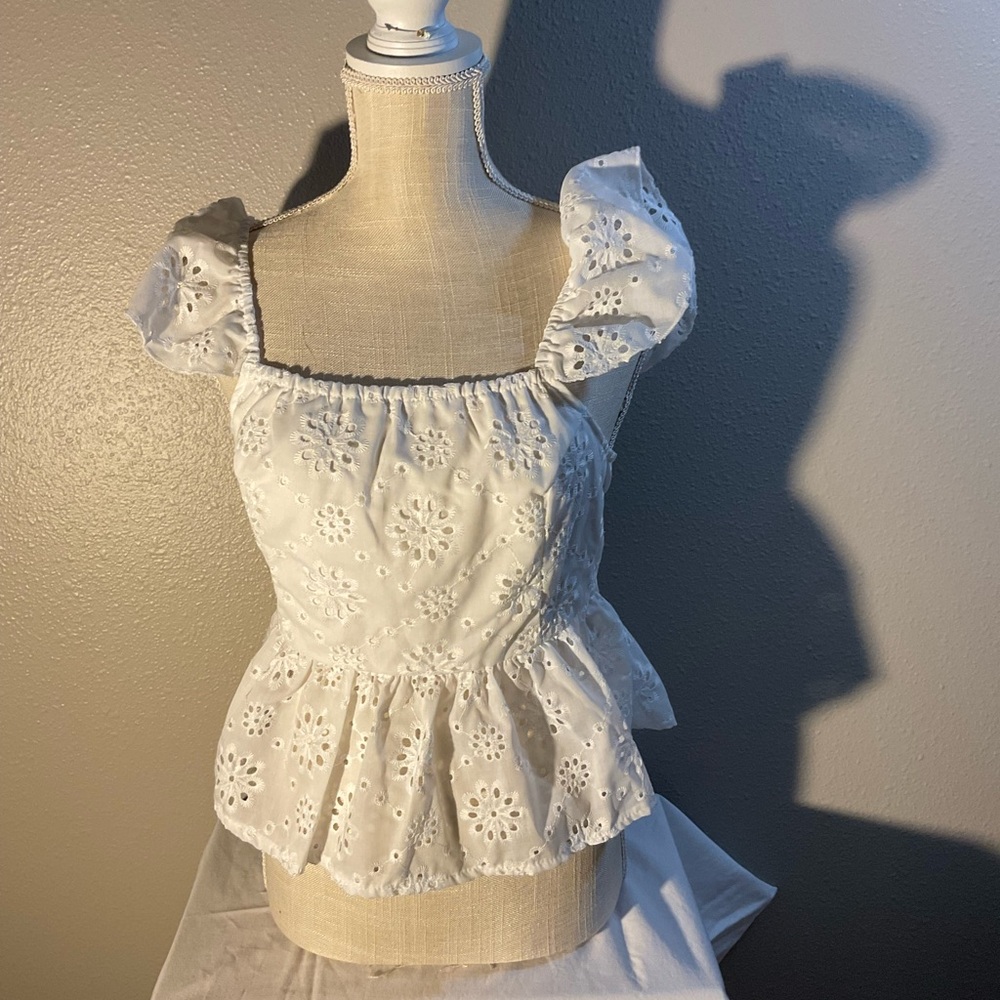 Source Unknown White Eyelet Blouse With Ruffle Sl… - image 1